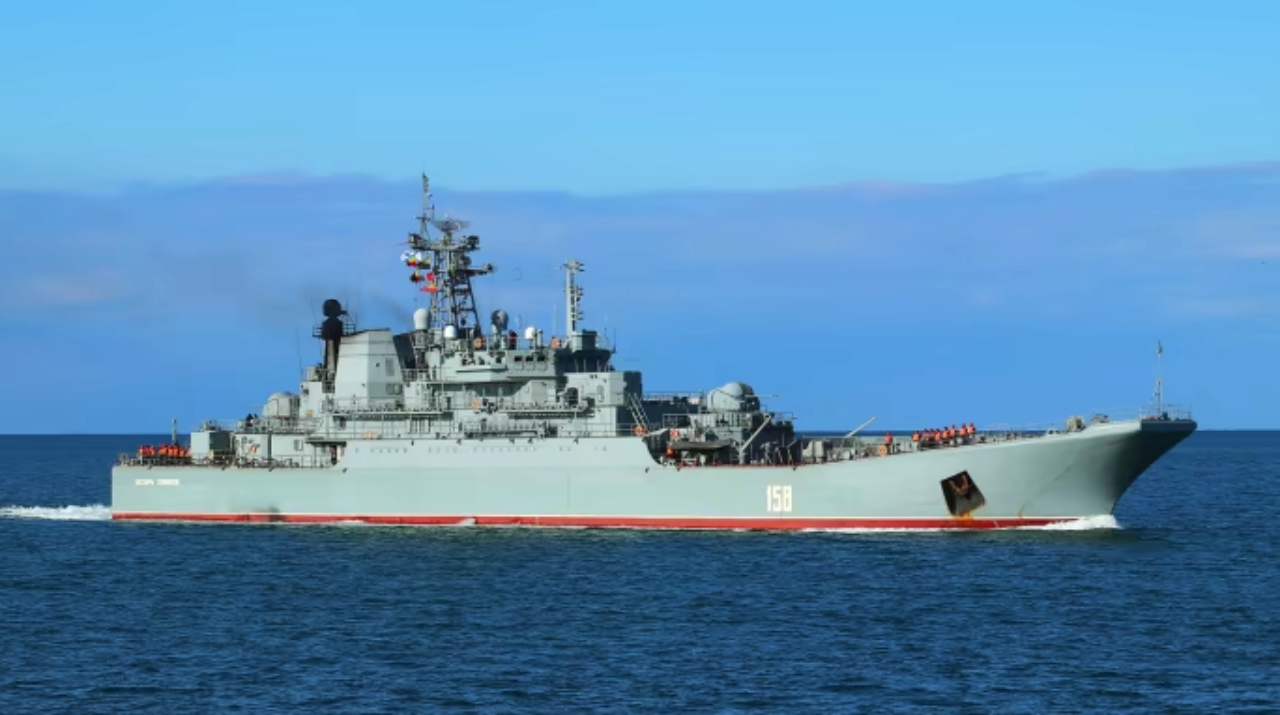 Бойцы ГУР атаковали российский большой десантный корабль/Фото: ЧФ рф Бойцы ГУР атаковали российский большой десантный корабль/Фото: ЧФ рф