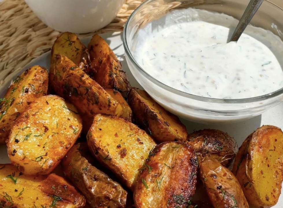 Готуємо печену картоплю з сирним соусом / Фото: instagram/vistovska_cooking