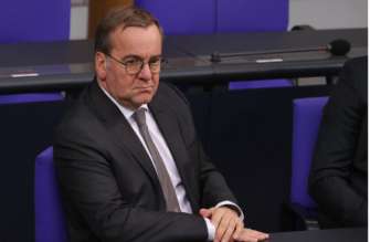 Пісторіус вважає, що росія може напасти на НАТО через 5 років. Фото: GettyImages/Автор- Michele Tantussi борис пісторіус