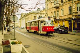 Фото: Unsplash/Автор - Євгенія Височина У Києві відміняють паперові квитки для проїзду в громадському транспорті