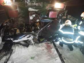 В Ивано-Франковской области поезд снес автомобиль/Фото: Facebook В Ивано-Франковской области поезд снес автомобиль