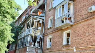 Окупанти у черговий раз обстріляли житловий район Харкова/Фото: Харківська ОВА Пошкоджений окупантами житловий будинок у Харкові
