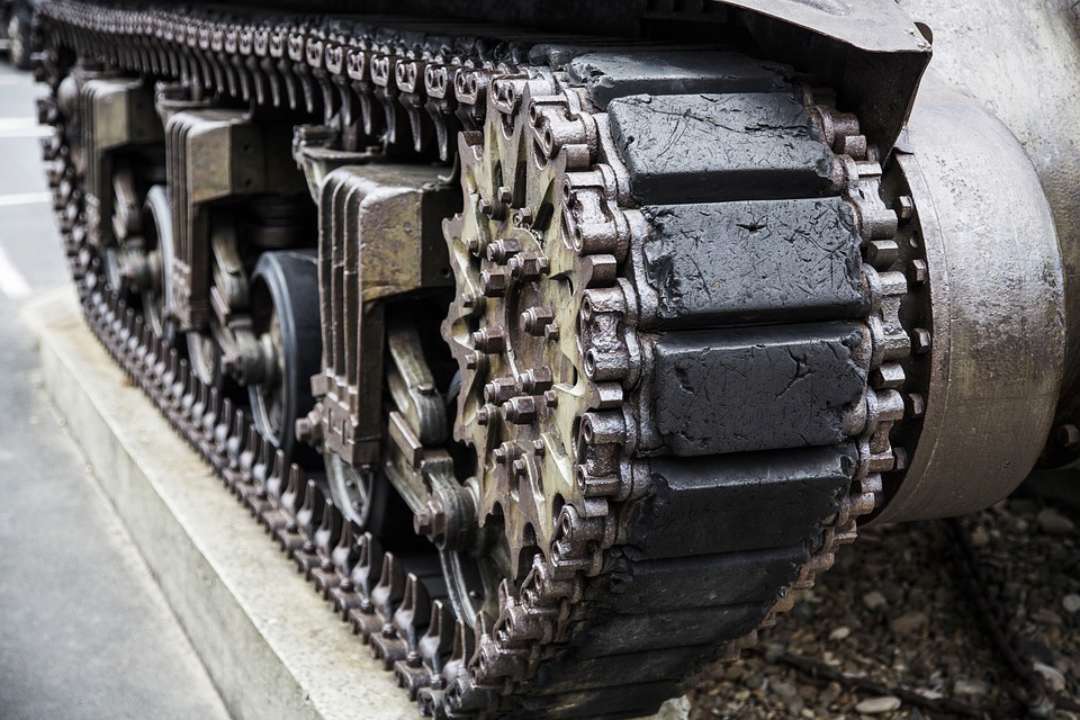 Не хватает боеприпасов: Россия ищет снаряды для танков и артиллерии по всему миру