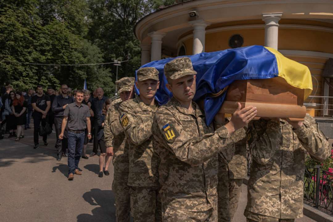 Україна повернула тіла 62 полеглих захисників/Фото: Roman Pilipey/Getty Images Україна повернула тіла ще 62 полеглих військових