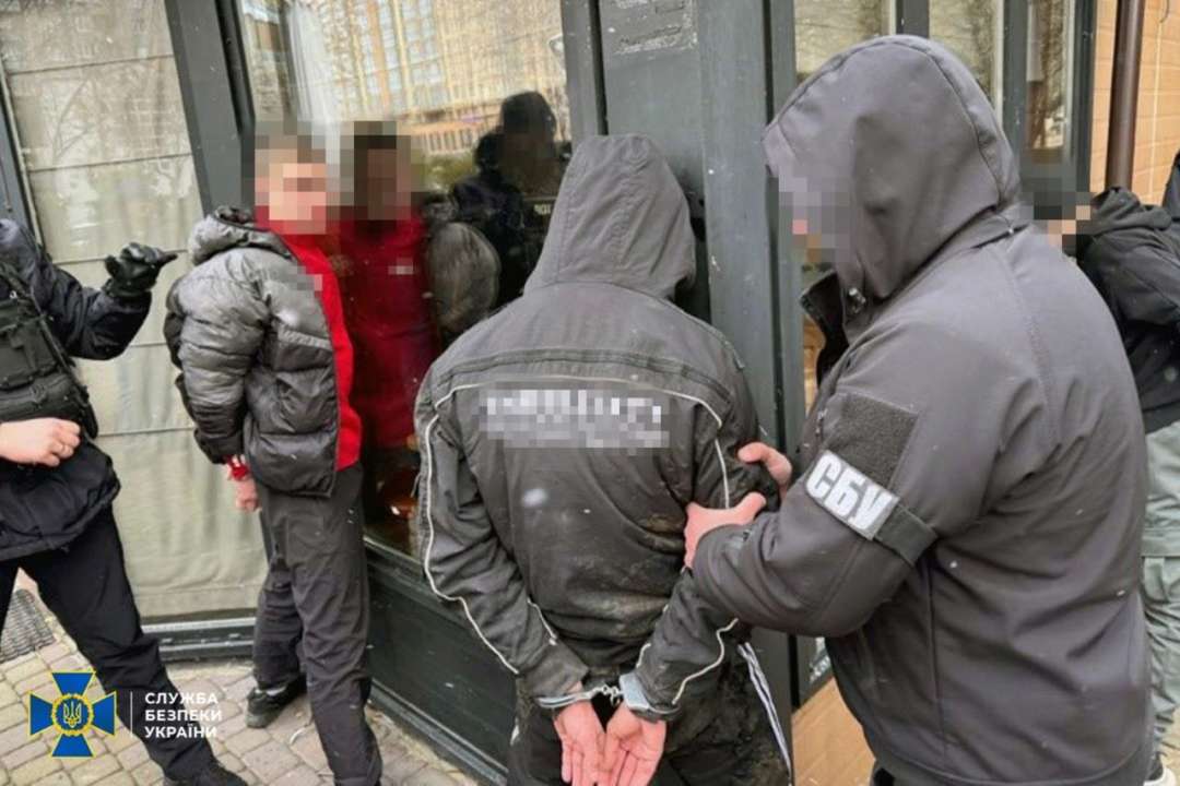 На Волыни преступная группировка избила защитника Украины и требовала с него деньги / Фото: СБУ На Волыни преступная группировка избила защитника Украины и требовала с него деньги / Фото: СБУ
