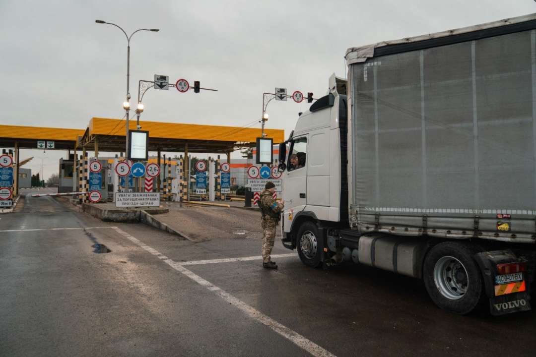 Представники міністерств України та Польщі домовляються з польськими перевізниками про припинення протестів/Фото: miUkraune До березня продовжено пілотний проєкт щодо пропуску вантажівок на двох КПП на кордоні з Польщею