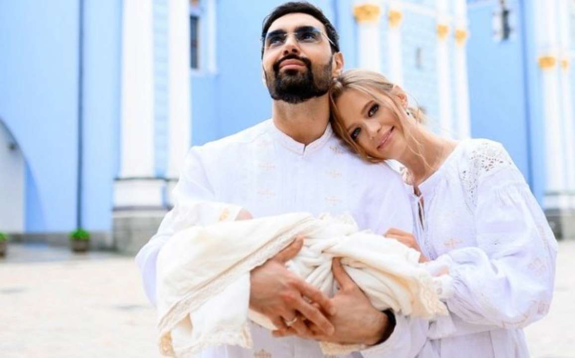 Козловский с семьей/Фото: Instagram vkozlovsky_music Виталий Козловский поделился теплыми семейными моментами и празднованием полугодия сына