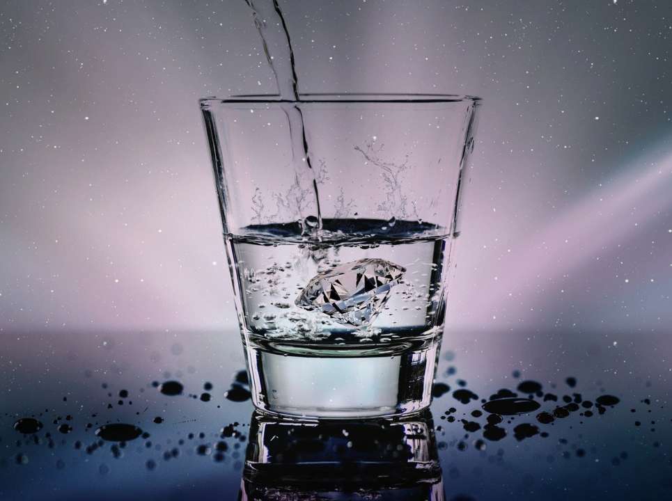 Стакан води натщесерце з ранку: 7 причин робити це щодня