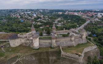 Археологи нашли клад в Каменец-Подольске на месте будущего ЖК Украинские археологи в Каменец-Подольске нашли образцы XVI века