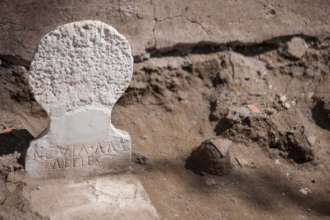 Фото: Pompeii - Parco Archeologico (Facebook) В Помпеях археологи раскопали древнюю гробницу с полумумифицированным телом. Фото