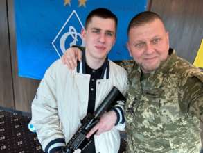 Залужний мав честь нагородити старшого солдата 92-ї окремої механізованої бригади ім. Івана Сірка Залужний мав честь нагородити старшого солдата 92-ї окремої механізованої бригади ім. Івана Сірка