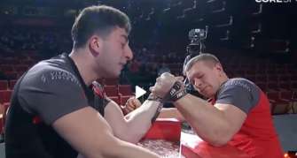 Олег Жох стал чемпионом международного турнира по армрестлингу. Фото: скриншот видео Олег Жох чемпион армреслинг