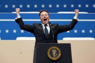 Целевая аудитория Tesla отворачивается от бренда/Фото: Christopher Furlong/Getty Images Tesla отталкивает свою целевую аудиторию – исследование