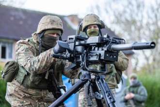 Українські військові прибули на навчання в Іспанію/Фото: Andy Commins - Pool/Getty Images Понад 220 українських бійців прибули до Іспанії для навчання із ЗРК Hawk