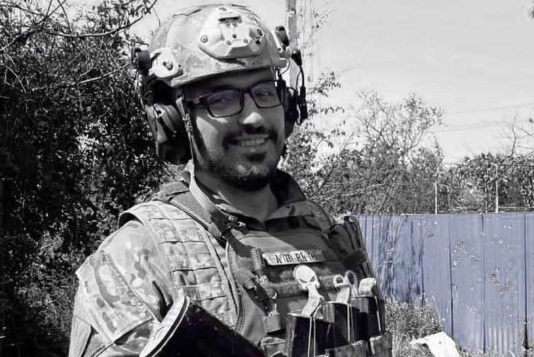 На фронті загинув учасник "Ліги сміху" Роман Іваненко/Фото: Михайло Сімашкевич/Facebook На війні загинув український гуморист та учасник "Ліги сміху"