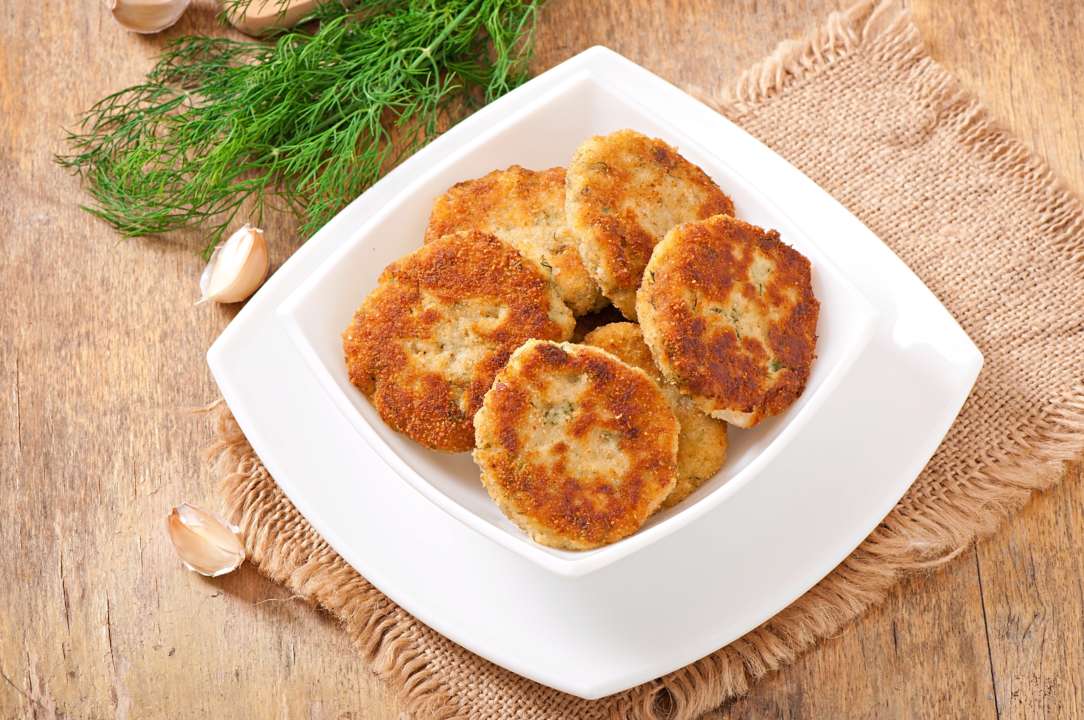 Разнообразие поражает: рецепт куриных котлет с кукурузой и стручковой фасолью