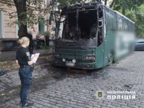 Полиция расследует поджог квестового автобуса в Одессе В Одессе мужчина поджег квестовый автобус, потому что принял его за ТЦК: полиция расследует инцидент