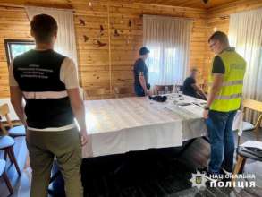 СБУ та Нацполіція затримали чиновників, які вимагали хабарі за нарахування соцвиплат для поранених воїнів ЗСУ/Фото: СБУ, Нацполіція СБУ та Нацполіція затримали чиновників, які вимагали хабарі за нарахування соцвиплат для поранених воїнів ЗСУ/Фото: СБУ, Нацполіція