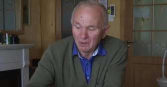 67-летний мужчина вывез из-под обстрелов около двух тысяч людей/Фото: кадр из видео Мужчина