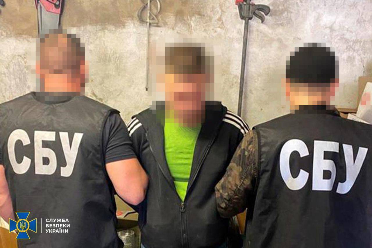 СБУ задержала трех "черных оружейников"/Фото: СБУ СБУ задержала трех "черных оружейников"/Фото: СБУ