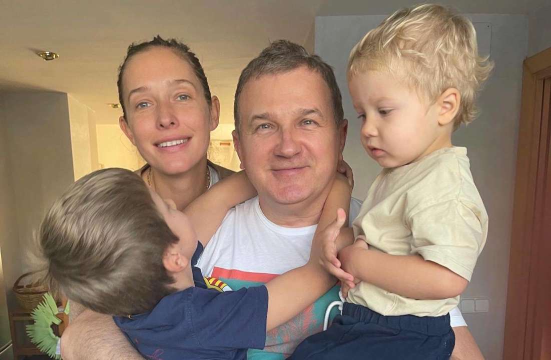 Катерина Осадча з родиною / Фото: instagram.com/kosadcha Катерина Осадча відзначила третій день народження молодшого сина