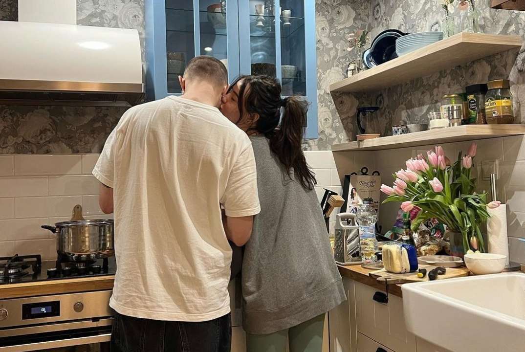 Дорофєєва привітала Кацуріна з днем народження / Фото: Instagram Привітала з днем народження: Надя Дорофєєва "спалила" обручку на правій руці
