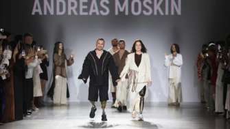 В показе на Ukrainian Fashion Week приняли участие ветераны / Фото: Ukrainian Fashion Week Мода, которая отражает реальность: в показе на Ukrainian Fashion Week приняли участие ветераны войны