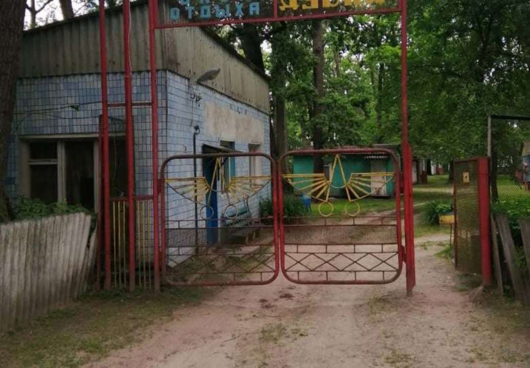 Под Киевом дети упали в выгребную яму: погибла девочка