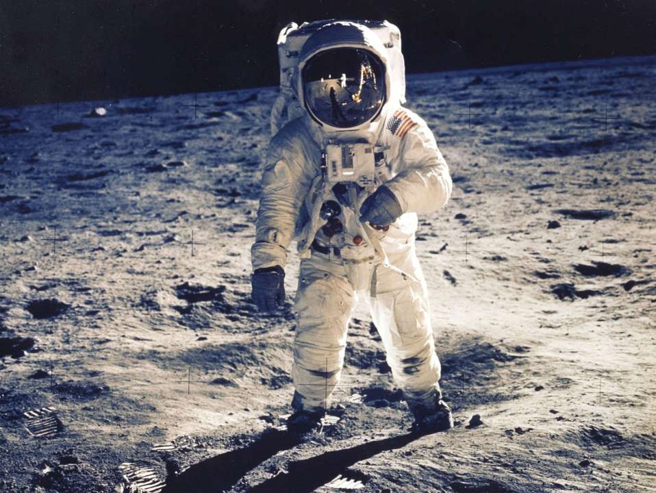 Фото: Getty Images/NASA NASA выделит $35 миллионов компаниям Безоса и Маска на разработку космического модуля