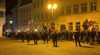 У Німеччині покепкували над прихильниками путіна / Фото: скріншот з відео У Німеччині марш на підтримку путіна пройшов під клоунську музику. Відео