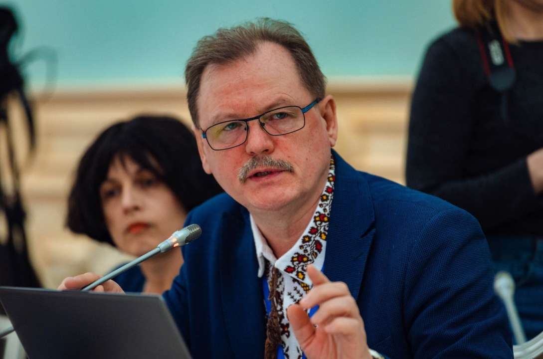 Освітній омбудсмен виступає за обов'язкові конкурси на посади директорів шкіл/Фото: Суми.ua Освітній омбудсмен виступає за обов'язкові конкурси на посади директорів шкіл