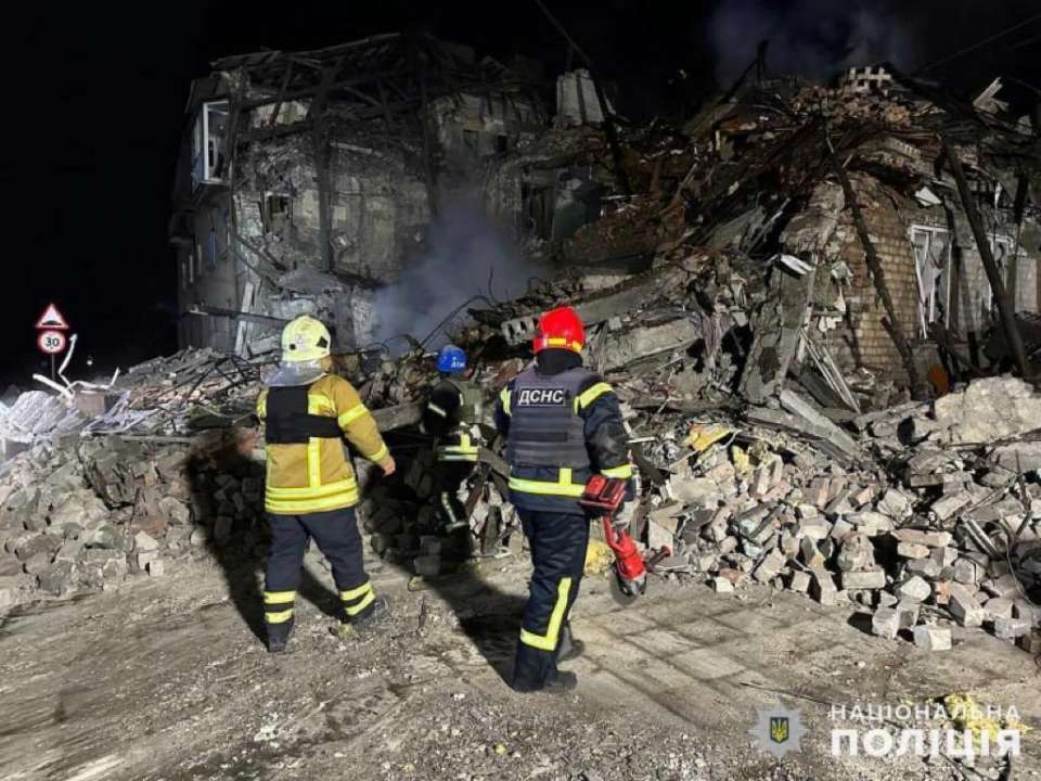 У морях 5 ворожих кораблів, із них 3 ракетоносії, загальний залп Калібрів - 16