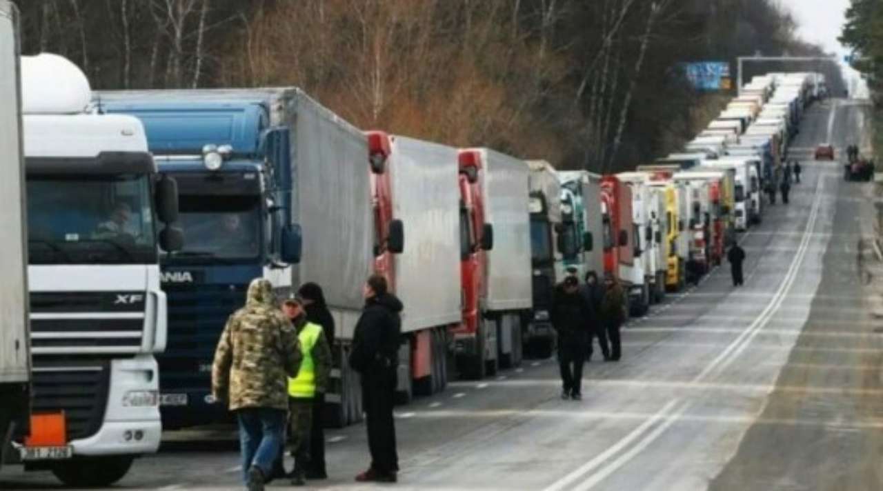 Блокировка поляками украинско-польской границы Блокировка украинских водителей на границе Польши