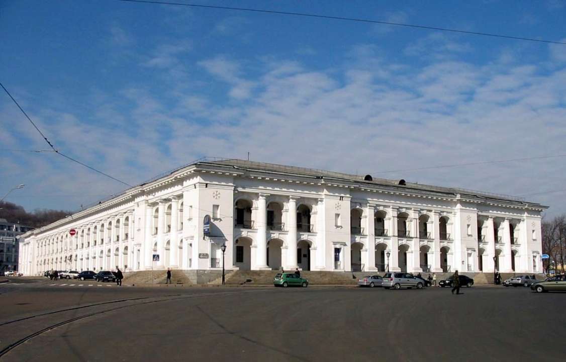 Будівля гостинного двору