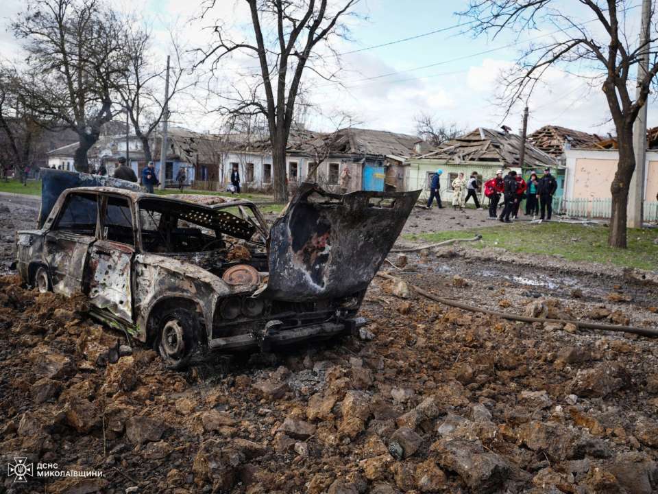 Росіяни вдарили вранці по Миколаєву 17 березня. Фото: ДСНС Миколаїв обстріли 17 березня 2024 року