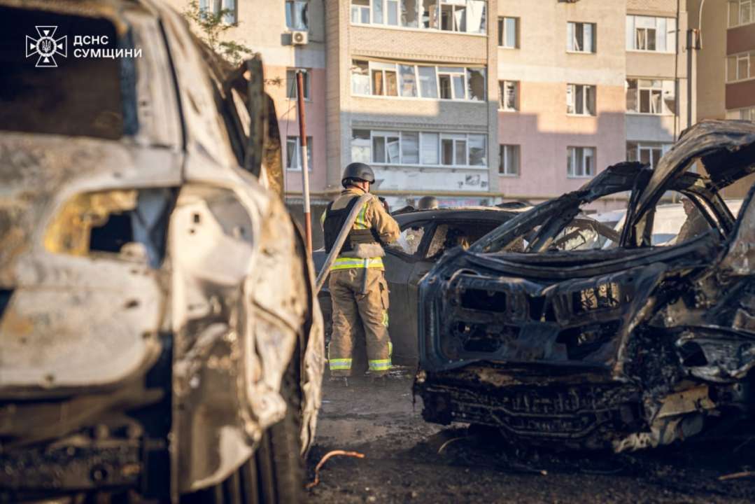 У Сумах розгорнули штаб допомоги постраждалим унаслідок ракетного удару У Сумах розгорнули штаб допомоги постраждалим унаслідок ракетного удару