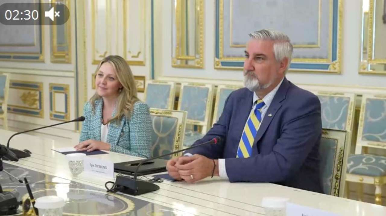 Під час зустрічі було підписано меморандум про співпрацю між Житомирською областю та штатом Індіана Під час зустрічі було підписано меморандум про співпрацю між Житомирською областю та штатом Індіана