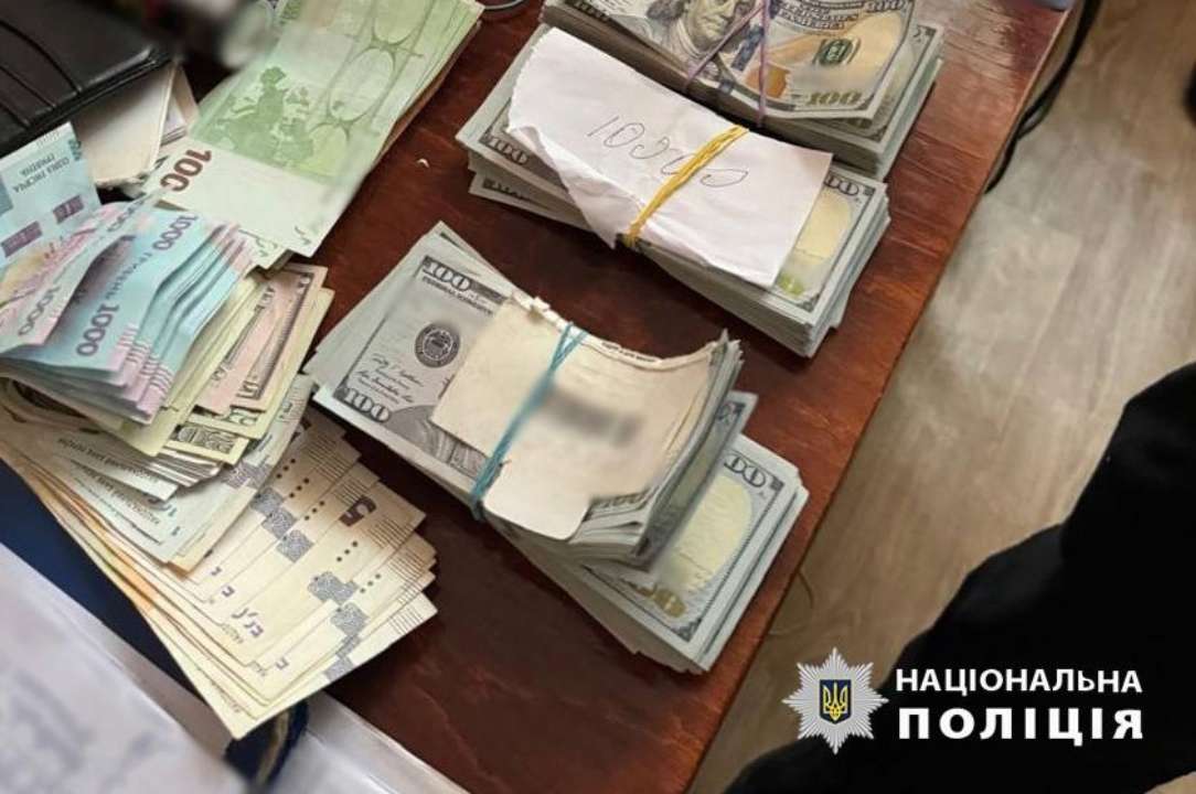 В Одессе врачи диагностировали психические расстройства за деньги уклонистов. Фото: Нацполиция одесса уклонисты отец и сын