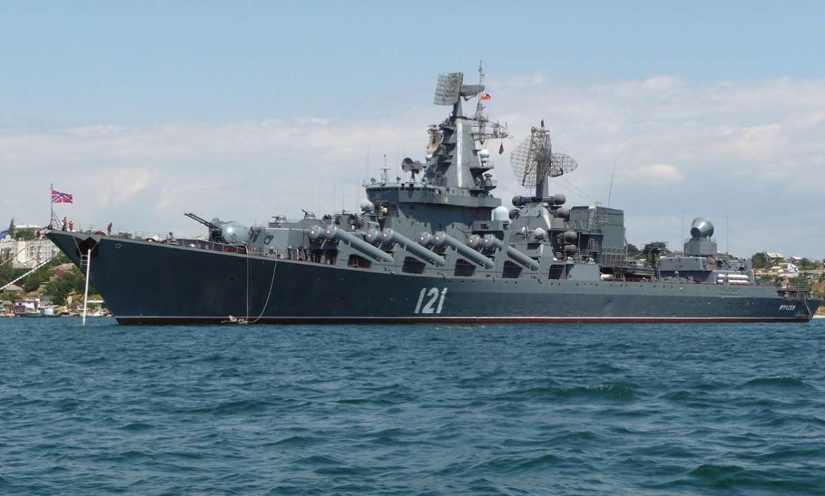 Минобороны рф заявило только об одном погибшем на крейсере "Москва"
