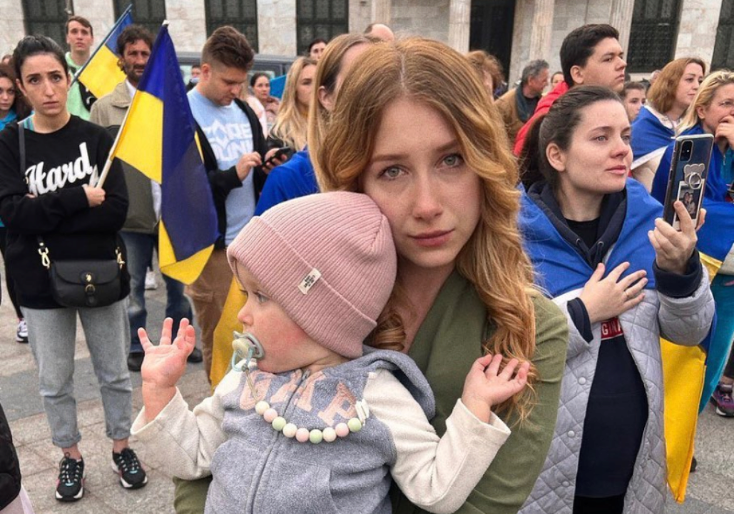 Дочь Снежаны Егоровой рассказала о циничной реакции матери на ее видео из бомбоубежища