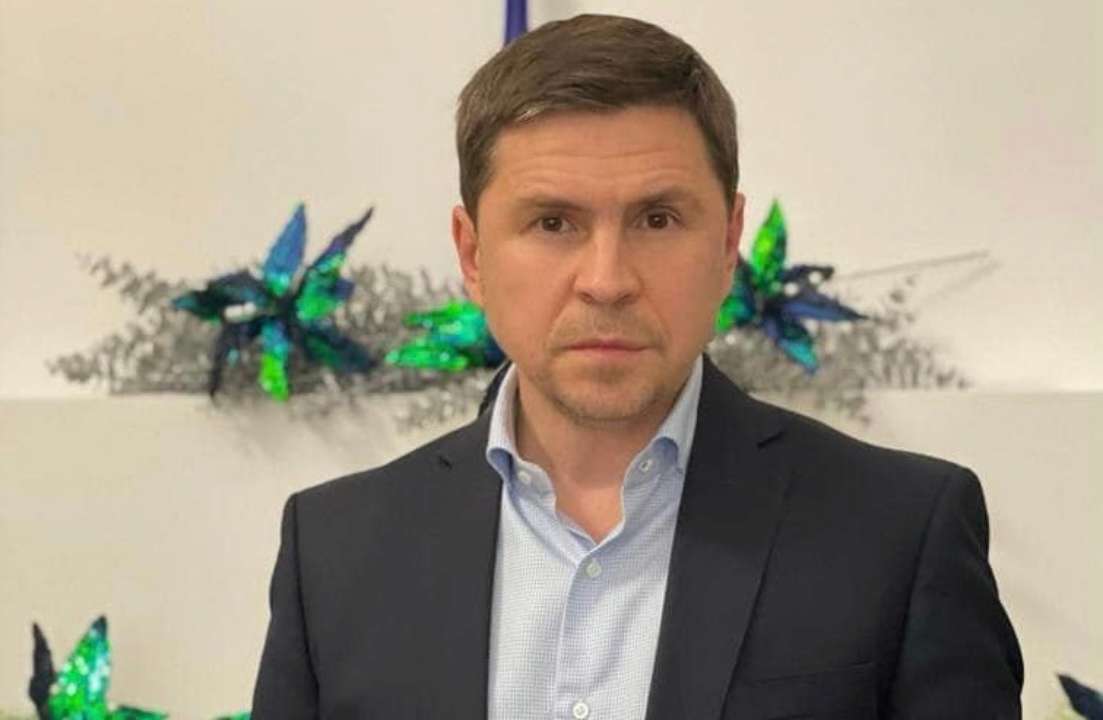 В Офісі президента розповіли, чи причетна Україна до вибухів на військовій авіабазі у Криму/Фото: Facebook Подоляк