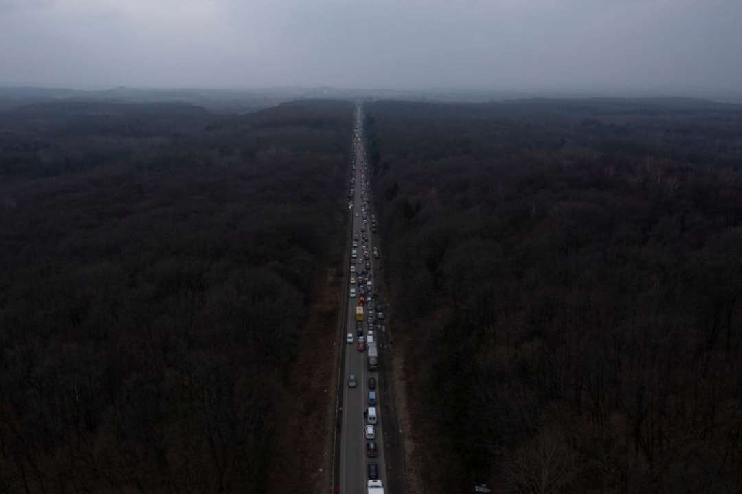 Люди бегут с оккупированной территории из-за угрозы теракта на ЗАЭС /Фото: Getty Images