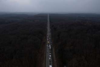Люди бегут с оккупированной территории из-за угрозы теракта на ЗАЭС /Фото: Getty Images Люди бегут с оккупированной территории из-за угрозы теракта на ЗАЭС /Фото: Getty Images