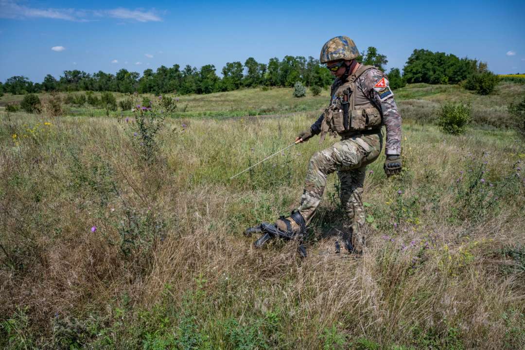 В ММС рассказали, сколько территории Украины загрязнено взрывоопасными предметами