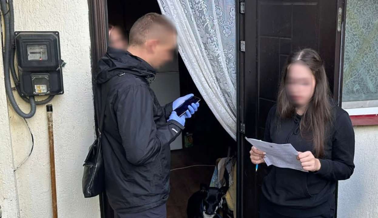 У Житомирі затримали псевдоволонтера/Фото: Нацполіція У Житомирі затримали псевдоволонтера/Фото: Нацполіція