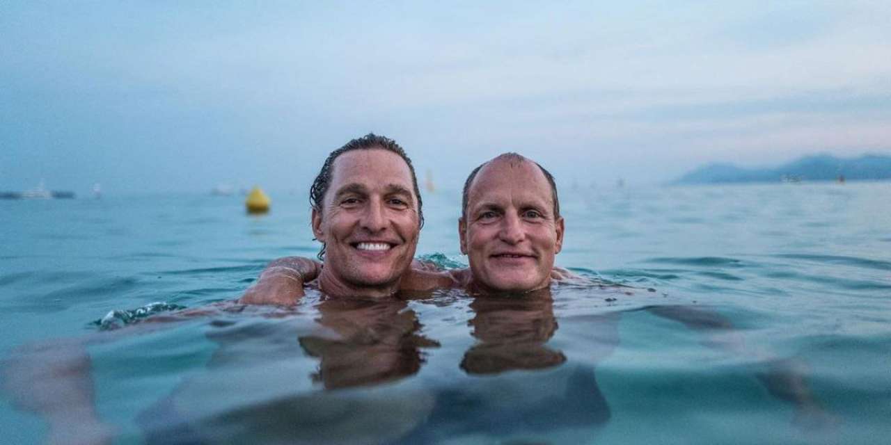 Мэттью Макконахи и Вуди Харрельсон / Фото: Instagram/officiallymcconaughey Подозревают, что актеры являются братьями: Мэттью Макконахи и Вуди Харрельсону предложили пройти ДНК