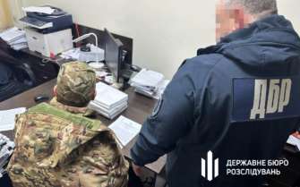 В Николаевской области чиновник воинской части незаконно начислил подчиненным 1 млн гривен/Фото: ГБР В Николаевской области чиновник воинской части незаконно начислил подчиненным 1 млн гривен/Фото: ГБР