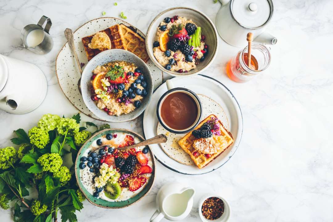 Фото: Unsplash/ Автор - Brooke Lark вкусные и полезные варианты завтрака