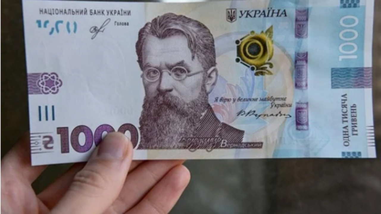 В ОП розповіли, чому тисячу за вакцинацію дадуть у вигляді сертифікату, а не "живими" грошима