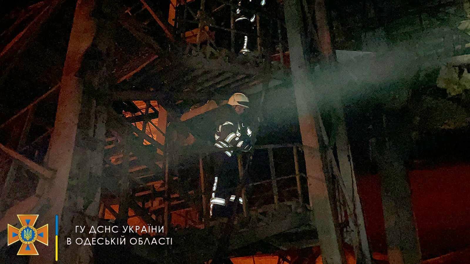 Окупанти знищили ТЦ "Рів'єра"/Фото: ДСНС Окупанти знищили ТЦ "Рів'єра"/Фото: ДСНС